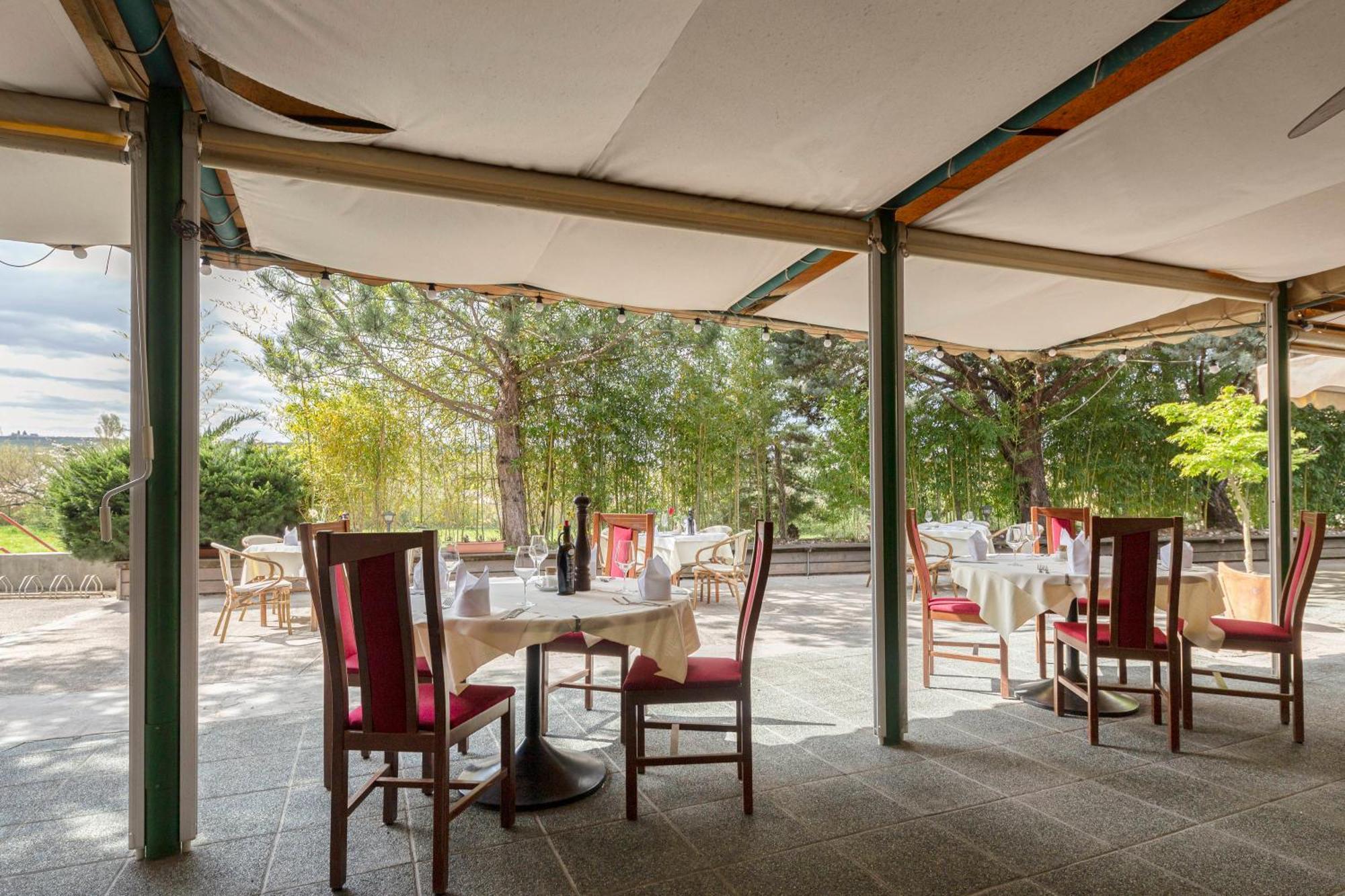 Restaurant Bric Dekani Exterior foto