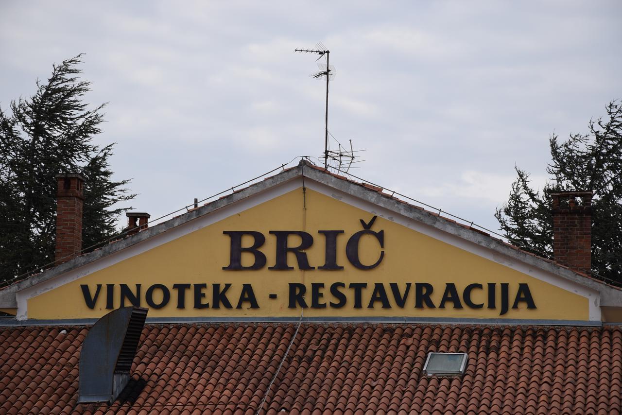 Restaurant Bric Dekani Exterior foto