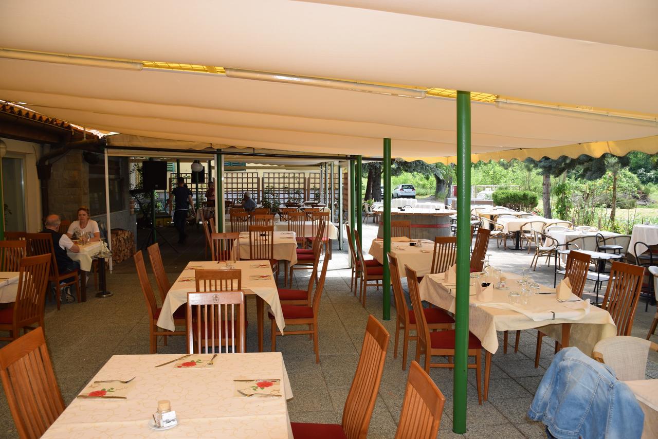 Restaurant Bric Dekani Exterior foto