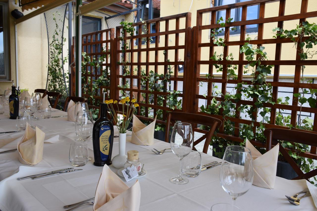 Restaurant Bric Dekani Exterior foto