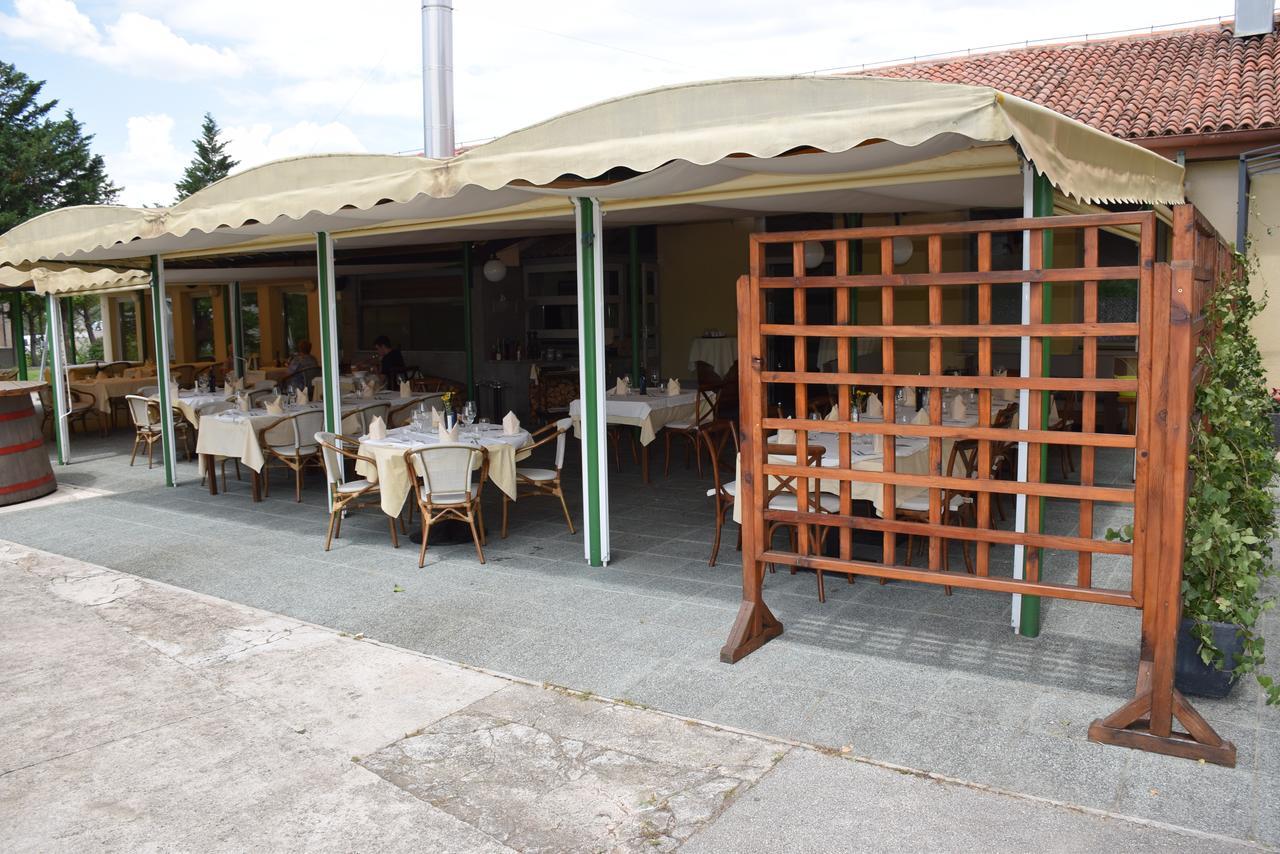 Restaurant Bric Dekani Exterior foto