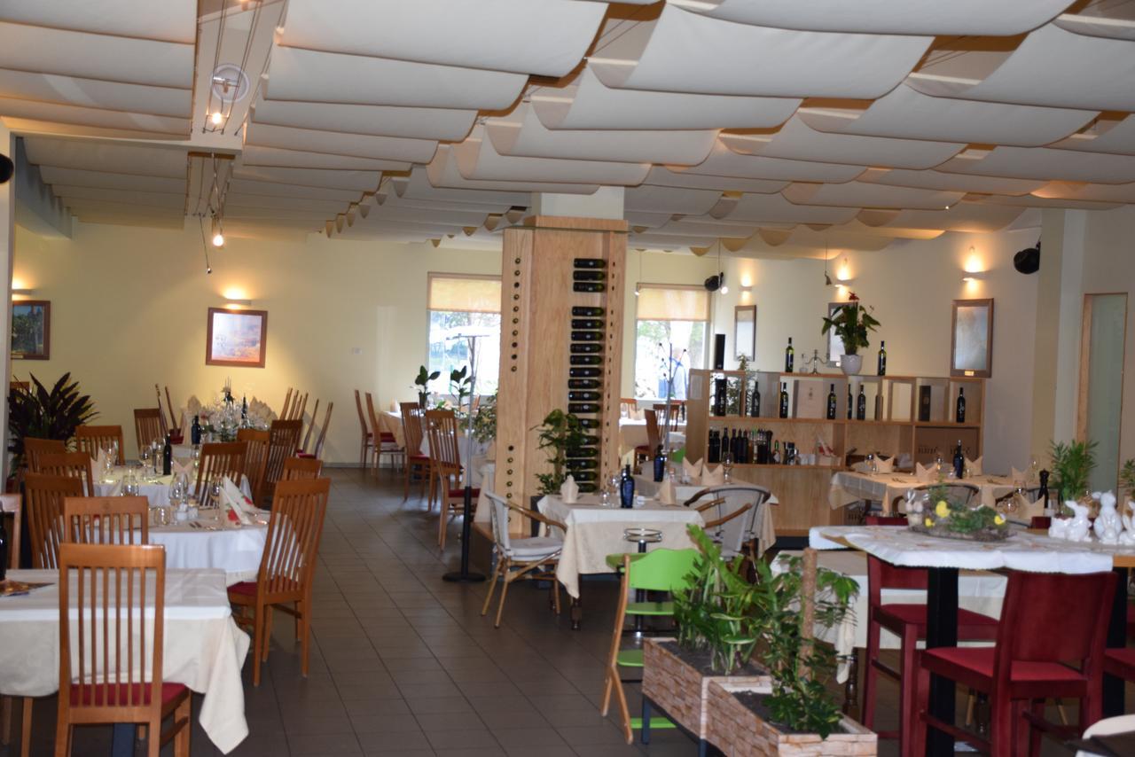 Restaurant Bric Dekani Exterior foto