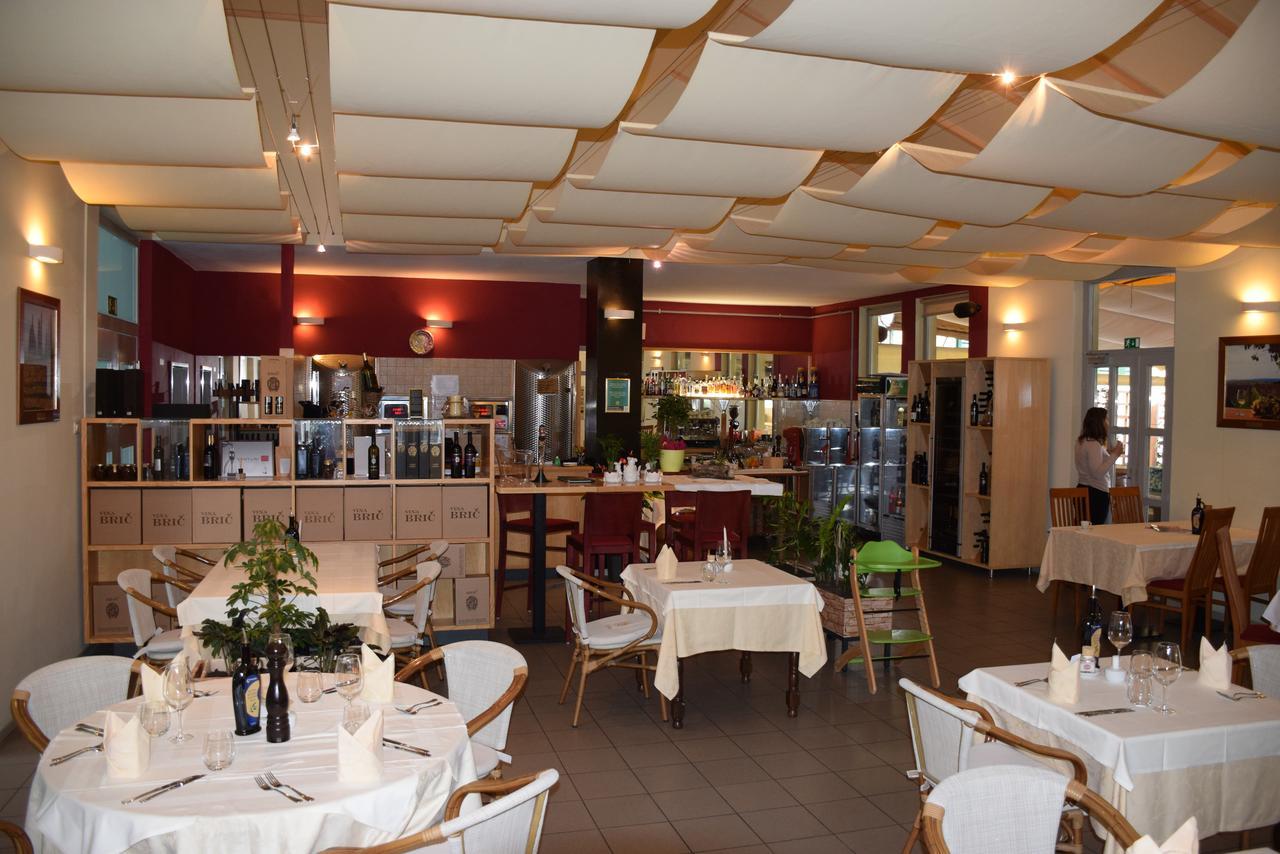 Restaurant Bric Dekani Exterior foto